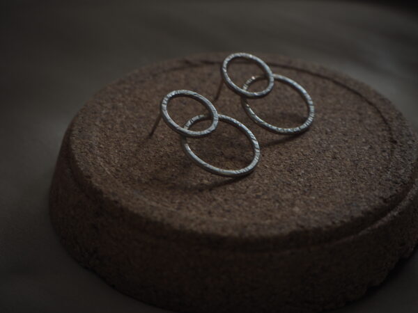 Kýklos - Zilveren Dubbele Ring Oorbellen - Odette's Jewellery
