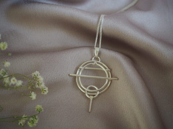 Dysis – Zilveren ketting met grafisch lijnenspel