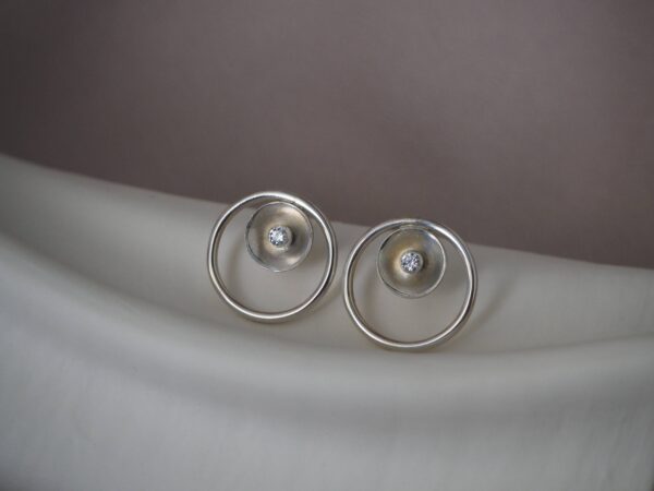 Selene - Zilveren oorbellen met heldere zirkonia - Odette's Jewellery