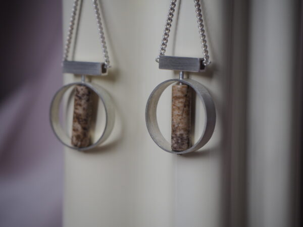 Syrma - zilveren oorbellen met jaspis 1 - Odette's Jewellery