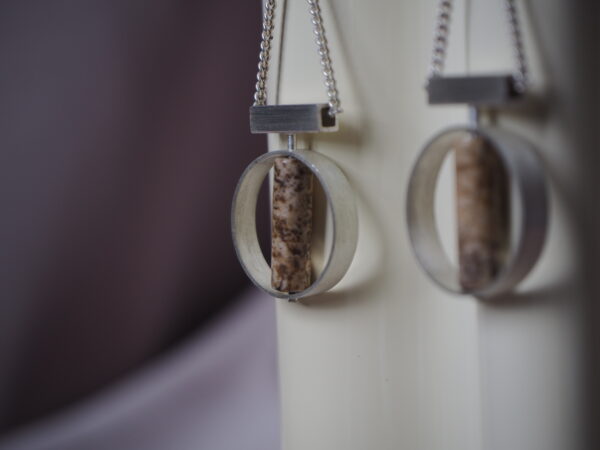 Syrma - zilveren oorbellen met jaspis 2 - Odette's Jewellery