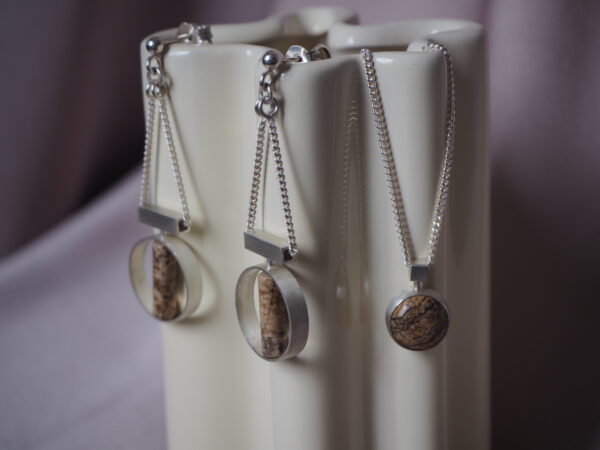 Syrma - zilveren oorbellen met jaspis 3 - Odette's Jewellery